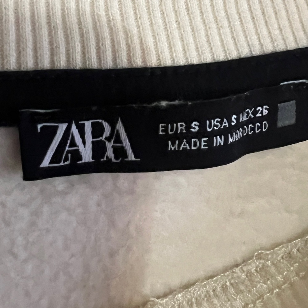 Zara Cream Top with Black Accents - Picture 3 of 6